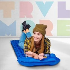 TRVLMORE Slaapmat - Zelfopblazend - 1 Persoons - Ingebouwde Pomp En Kussen - Blauw -Home Furniture Shop 1200x1200 501